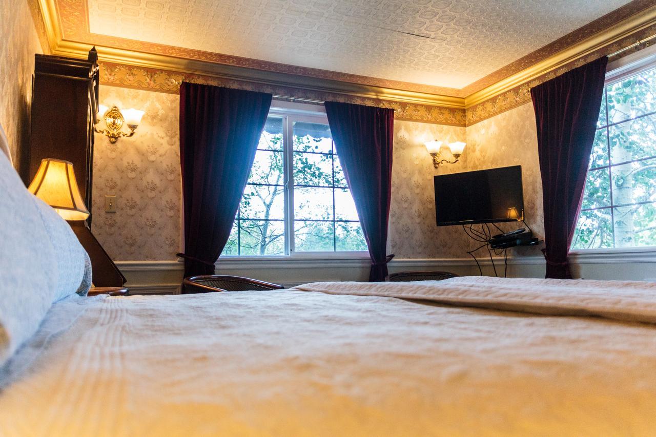 Deluxe King Suite